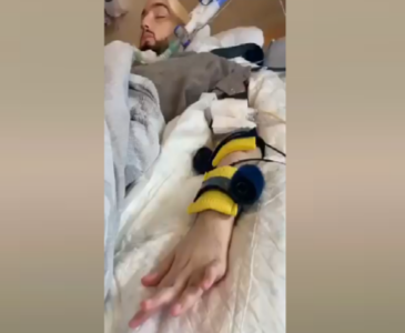 الأمير السعودي النائم يستجيب لتوجيهات الطبيب