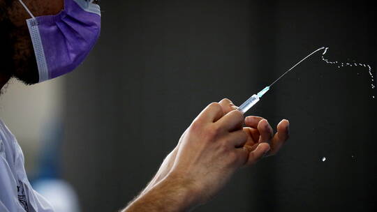 دجاج وأبقار وشقة بثمن مليون دولار جوائز لمن يتلقى لقاح كورونا في هذه المناطق