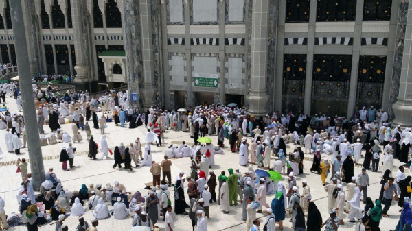 السعودية.. الاكتفاء بأداء عمرة واحدة في رمضان يتيح فرصة للآخرين