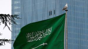 السلطات السعودية تلقي القبض على يمنيين مع مبالغ كبيرة يمارسون عمل مخالف
