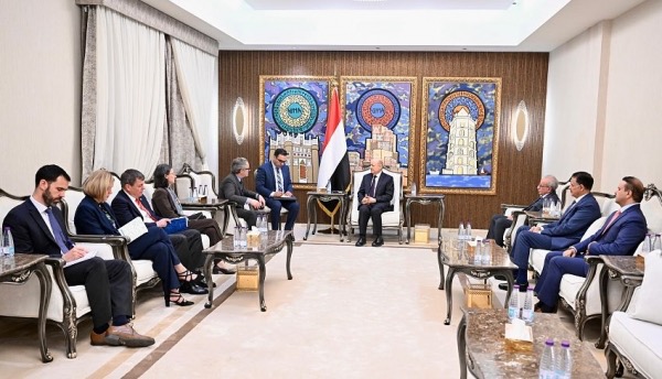 المجلس الرئاسي يدعو الاتحاد الأوروبي إلى تصنيف الحوثيين منظمة إرهابية